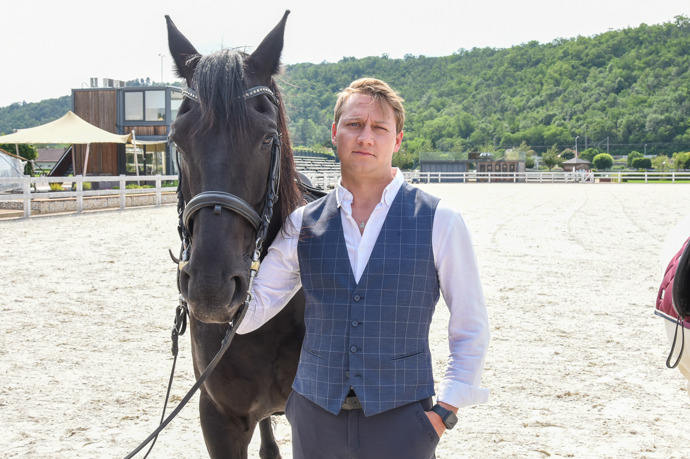 Ondřej se objevil také v seriálu Kamarádi. 