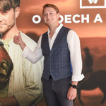 Mladého herce známe například ze seriálu O lidech a koních. 