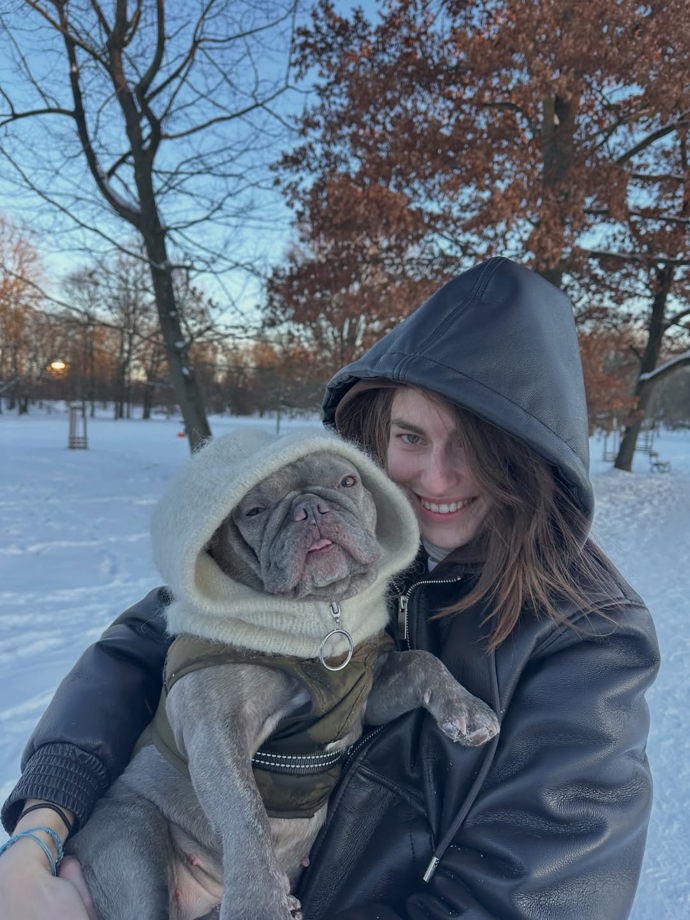 Simona věřila špatným lidem.