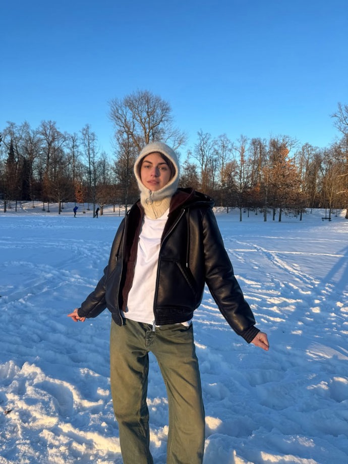 V normální životě modelka se v teple příliš dlouho neohřála.