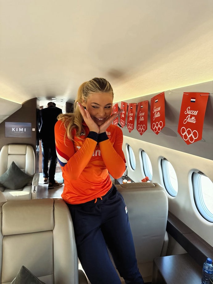 Jutta doletěla do Milána soukromým tryskáčem.