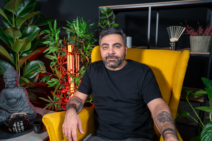 Karen v Outsider a Insider Asia express.