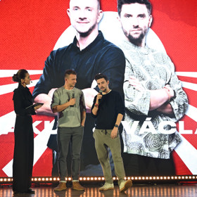 Václav Matějovský a Jakub Štáfek moderují Asia Express společně, ale každý má jinou pozici.
