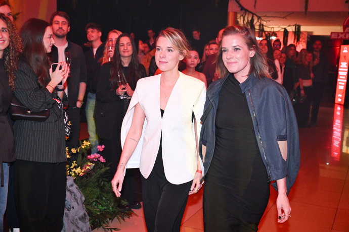 Sandra a Viola jsou dvojčata.