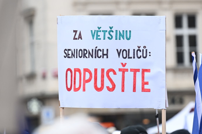 Demonstranti dávají jasně najevo svůj názor.