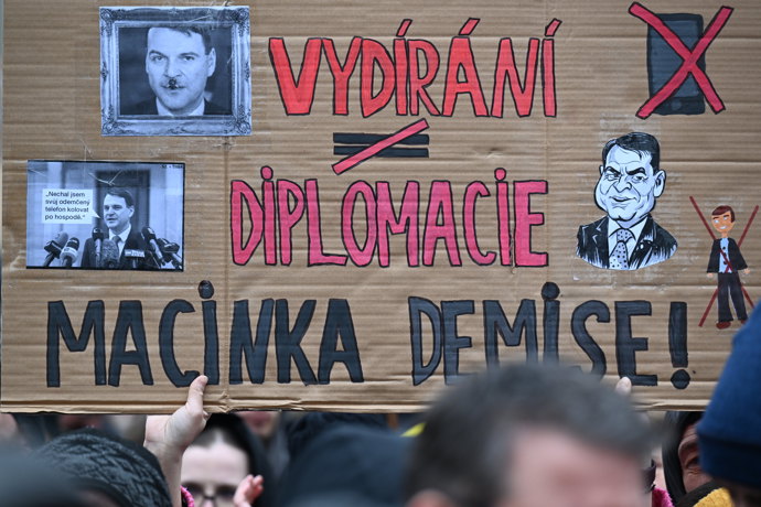 Ministr zahraničí Petr Macinka namíchnul občany.