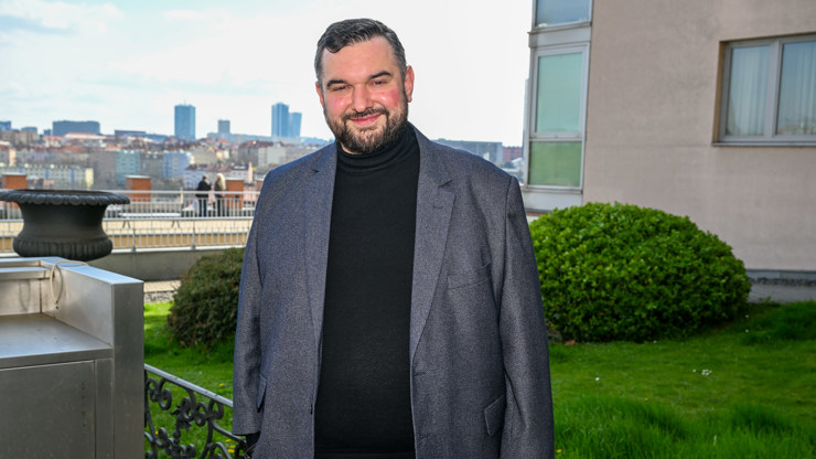 Tomáš Magnusek na tiskovce TV Barrandov.