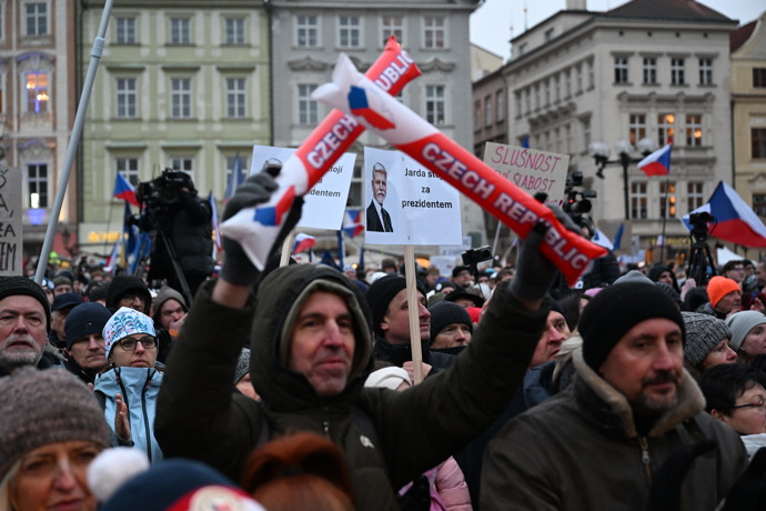 Demonstranti v centru Prahy.