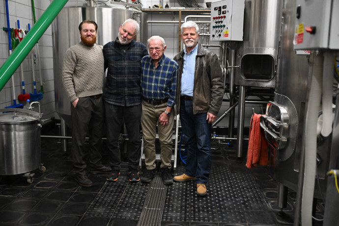 Petr Pavel v minipivovaru.