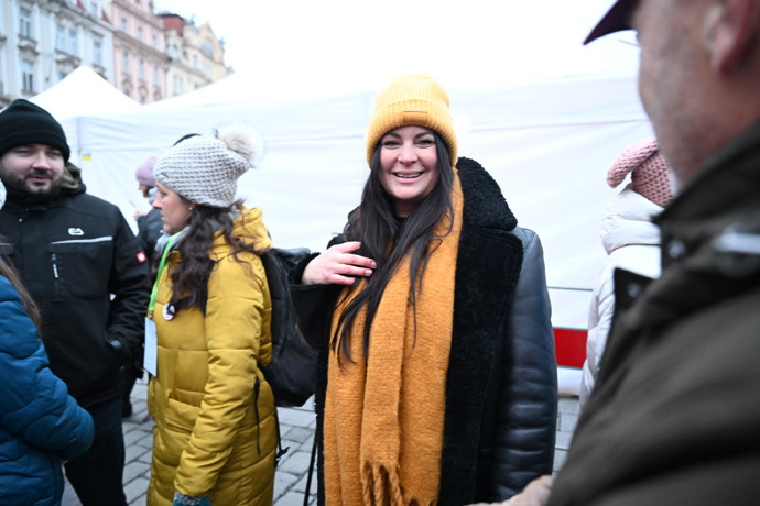 Jitka Čvančarová s úsměvem od ucha k uchu.