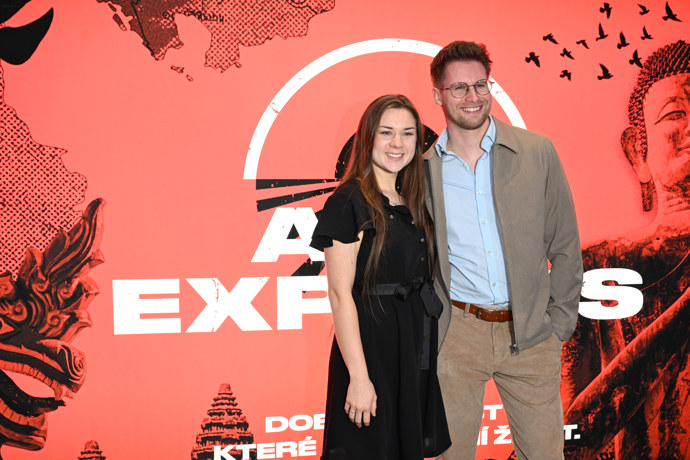 I přesto se dvojice nezalekla a přihlásila se společně. 