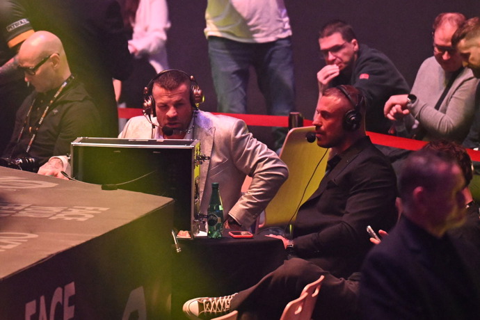 Karlos Vémola a Ondřej Raška v komentátorském sedle.