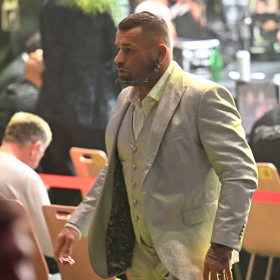 Karlos Vémola je většinu času v nemocnici, nyní dostal propustku, aby mohl komentovat Oktagon.