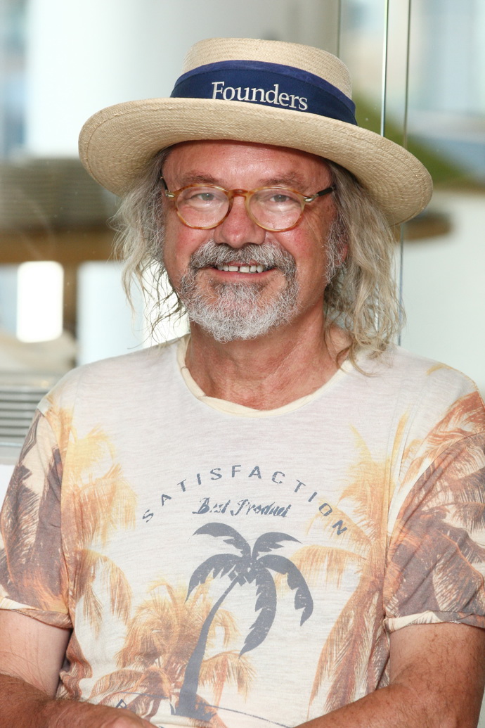 Jak známo, muzikant si oblíbil outfity, kterým nechybí pestré barvy. 