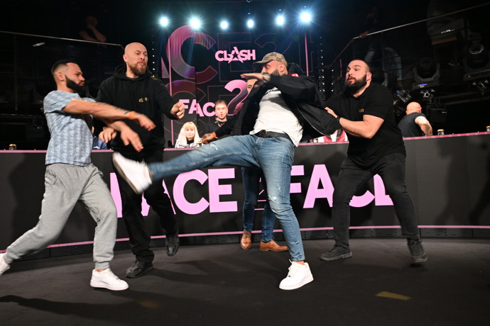  Na závěrečné tiskové konferenci Clashe 15 to klasicky pořádně žilo.