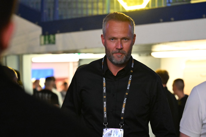 Moderátor Ondřej Novotný.