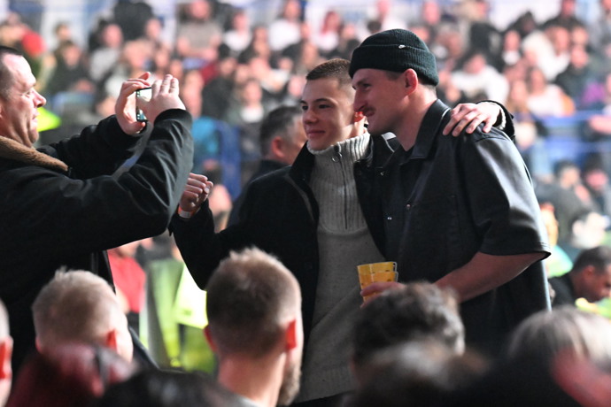 Andrej Kalašnik s fanouškem.