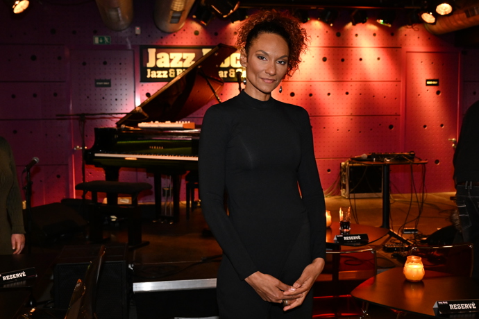 Lejla Abbasová vystoupila na koncertu pro Súdán.