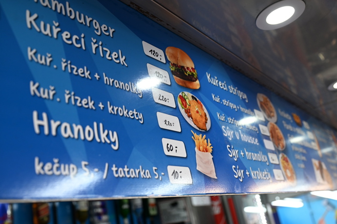 Někde nabízí i kuřecí řízky. 