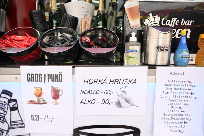 Nechybí ani alkoholické a nealkoholické nápoje. 