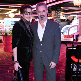 Daniela říká, že parfém jejího manžela jí buď voní, nebo nevoní, nic mezi tím. 