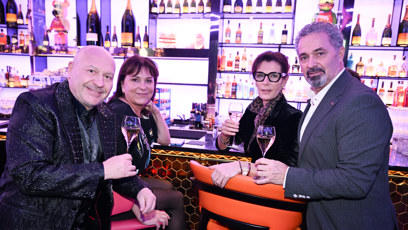 FOTO: Martin Dejdar a Michal David vyvedli své půvabné manželky.