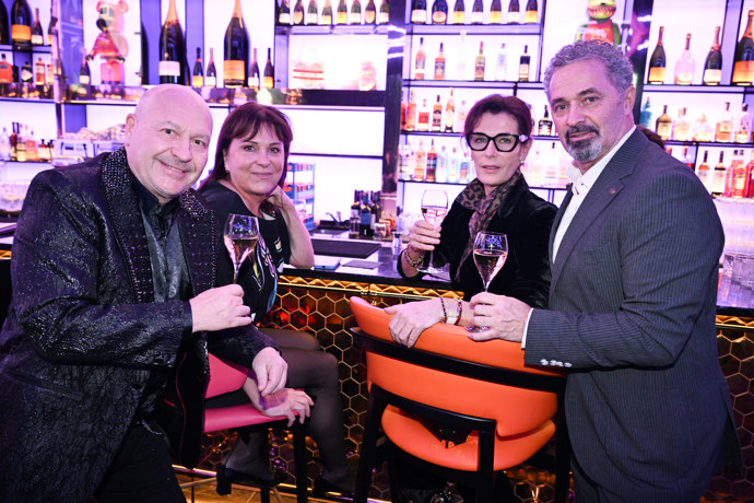 Martin Dejdar a Michal David vyvedli své půvabné manželky. 