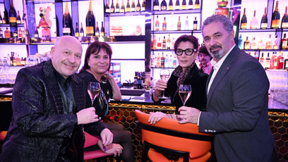 FOTO: Michal a Marcela Davidovi po boku Martina a Daniely Dejdarových.