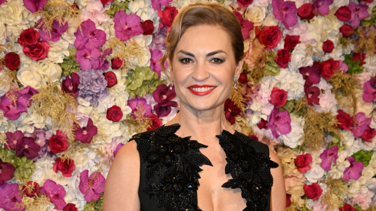 Hana Kynychová měla odvážný výstřih.