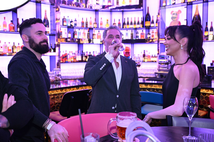 Veronica Biasiol po boku Matěje Dejdara a jeho tatínka Martina Dejdara.