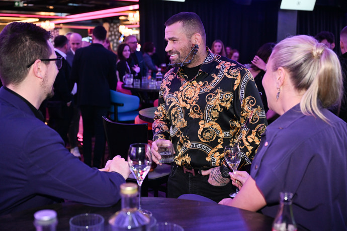 Karlos Vémola rozdával úsměvy.