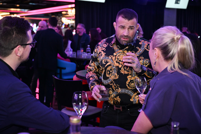 Karlos Vémola dorazil na uvedení prémiových parfémů.