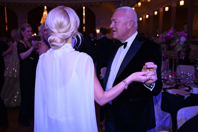 Faltýnek si umí užít plesovou sezónu.