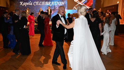 FOTO: Jaroslav Faltýnek zvolil černou a jeho žena bílou.