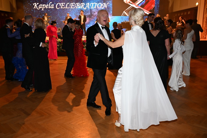 Jaroslav Faltýnek zvolil černou a jeho žena bílou.