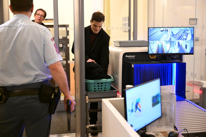 Soudní spor Adama Krause a jeho expartnerky Nikol Enevové.