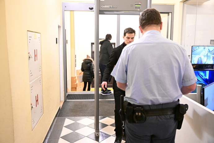 Soudní spor Adama Krause a jeho expartnerky Nikol Enevové.