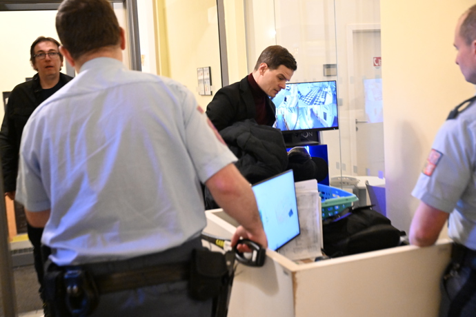 Soudní spor Adama Krause a Nikol Enevové pokračuje.