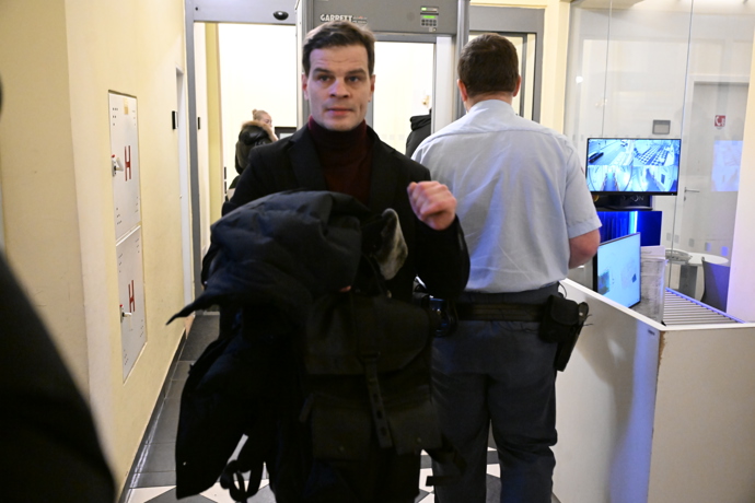 Soudní spor Adama Krause a Nikol Enevové pokračuje.