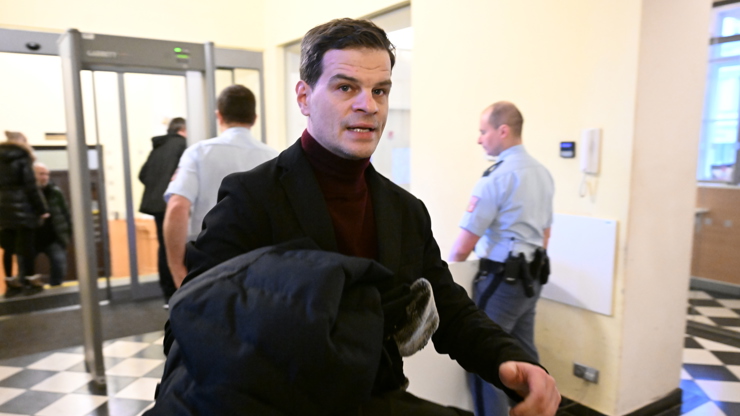 Soudní spor Adama Krause a Nikol Enevové pokračuje.