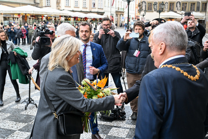 Eva Pavlová s pražským primátorem. 