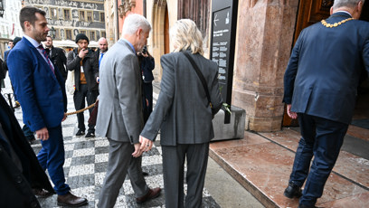 FOTO: Eva Pavlová oblékla elegantní kostýmek.