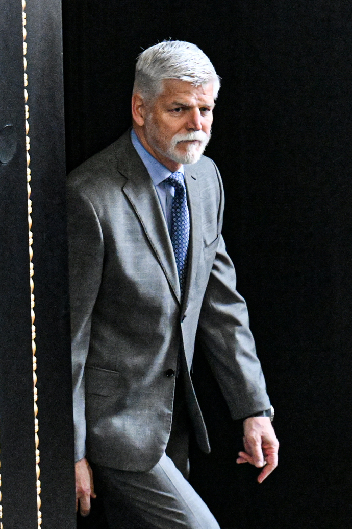 Petr Pavel vstupuje do hlavní síně Staroměstské radnice.