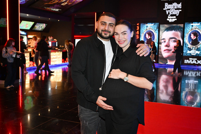 Kamila Nývltová s Eddiem Ramadanem čekají dvojčátka.