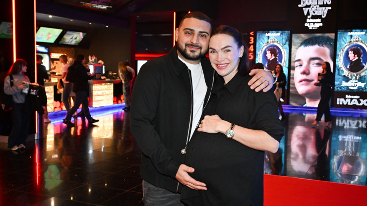 Kamila Nývltová s Eddiem Ramadanem čekají dvojčátka.