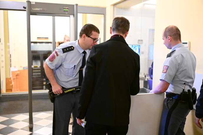 Soudní spor Adama Krause a Nikol Enevové pokračuje.