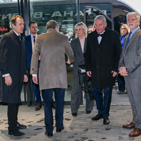 Petr Pavel s Bohuslavem Svobodou a starostou Janem Čižinským.