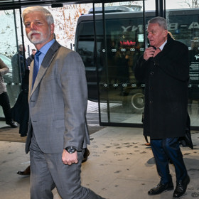 Petr Pavel si prohlíží stanici Praha Bubny.