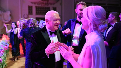 FOTO: Jaroslav Faltýnek se od své ženy nehnul.