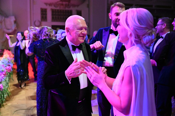 Jaroslav Faltýnek se od své ženy nehnul.